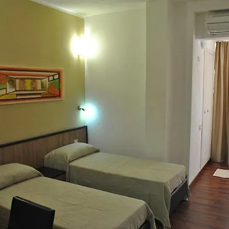 Lewisrooms Domo Konukevi 4*