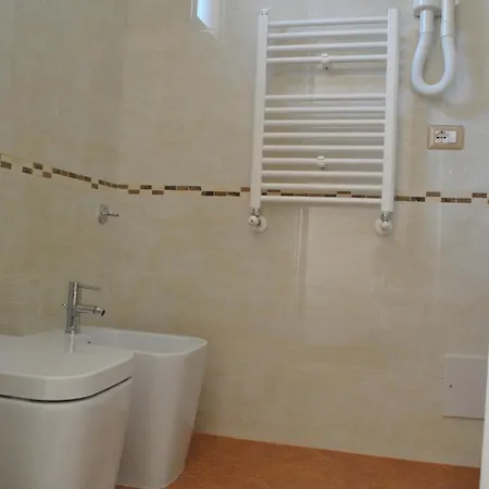 בית הארחה Lewisrooms Domo קליארי