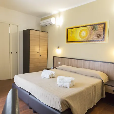 Lewisrooms Domo 4*