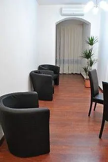Lewisrooms Domo קליארי