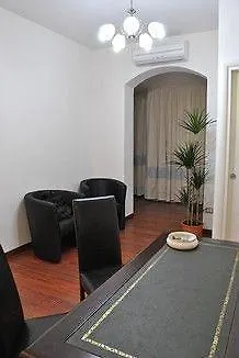 Lewisrooms Domo בית הארחה