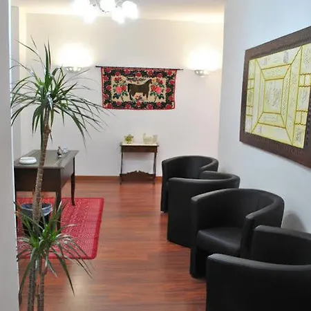 Lewisrooms Domo 4* קליארי